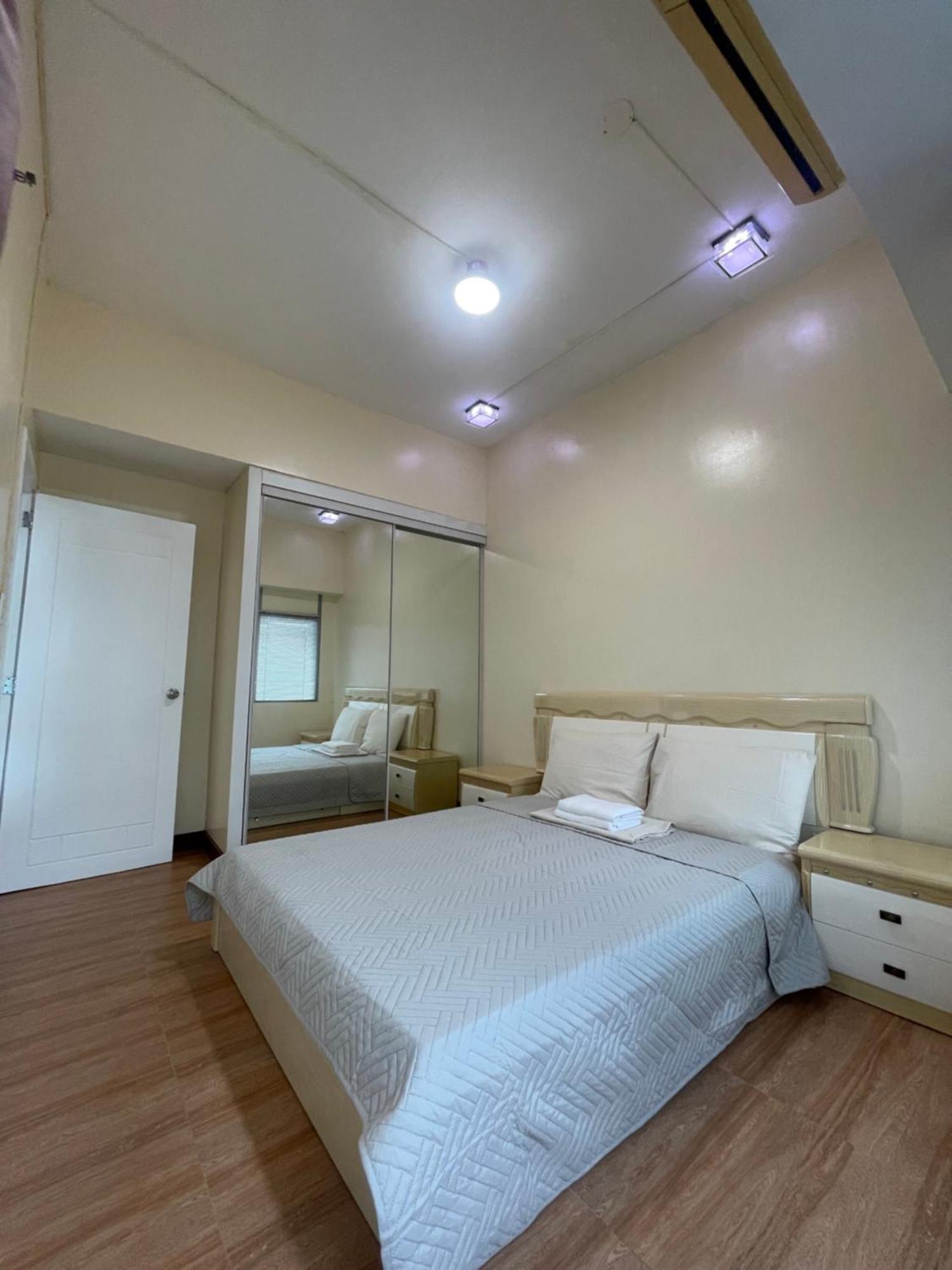 1Br At Pearl Of The Orient Tower In Front Of Us Embassy Leilighet Manila Eksteriør bilde